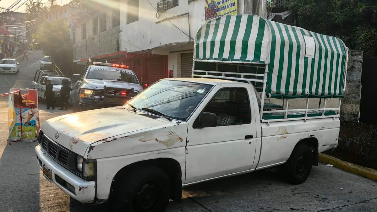 Vehículo de transporte público atacado la mañana de este jueves 19 de febrero, en Acapulco, Guerrero