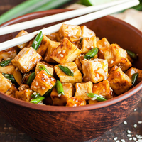 Con solo 2 ingredientes, mirá cómo podés hacer tofu casero para freezar y olvidate de la dietética
