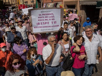 “¡El INE no se toca!”: Políticos del PRI, PAN, PRD y Denise Dresser gritan en Querétaro