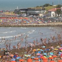 Mar del Plata contra el coronavirus: restringen el acceso a las playas e imponen cierres nocturnos