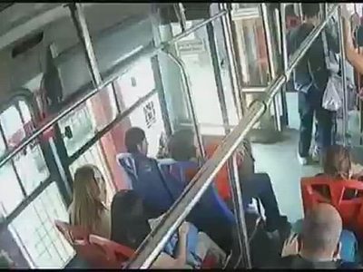 Alertan sobre nuevo método de robo de celulares en Mexibús (Video)