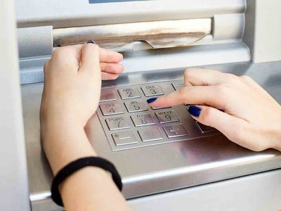 Estos bancos dejarán de cobrar comisión por retirar efectivo en sus cajeros automáticos