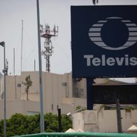 Bajo la sombra del FIFAGate Azcárraga reduce su control sobre Televisa