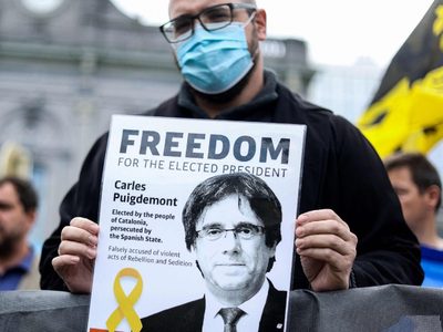 Justicia de Italia deja en libertad al líder independentista catalán Carles Puigdemont