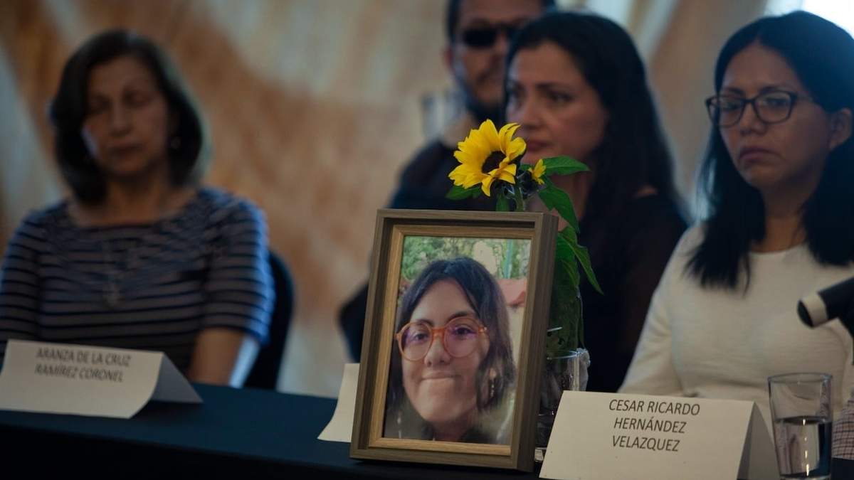 El retrato de Yaretzi Adriana en la conferencia de víctimas del choque en la Línea 3