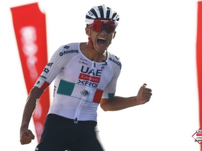 Isaac del Toro conquista la montaña y toma el liderato en el Tour de Emiratos Árabes
