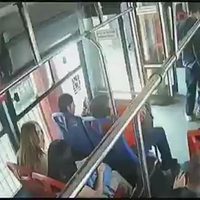 Alertan sobre nuevo método de robo de celulares en Mexibús (Video)