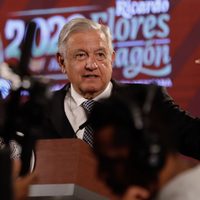 El litio está a disposición del sector automotriz en México: AMLO