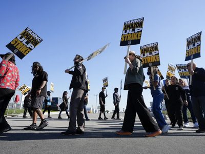 Los trabajadores de Amazon y Starbucks de EU están en huelga