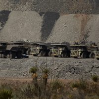 Grupo armado roba góndolas con mineral en Zacatecas