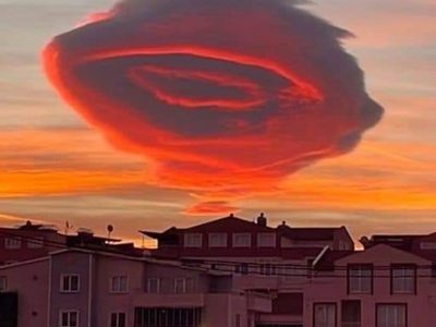 Una extraña nube sorprende a habitantes de Turquía; la confunden con un OVNI