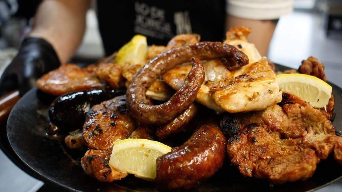 Parrillada con achuras. Fuente: (Facebook)