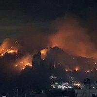 Sin control, el incendio en los cerros de Tepoztlán