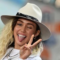 ¡DIOS MÍO! La cuarentena está afectando a Miley Cyrus. ¿¡Qué se hizo en el pelo!?
