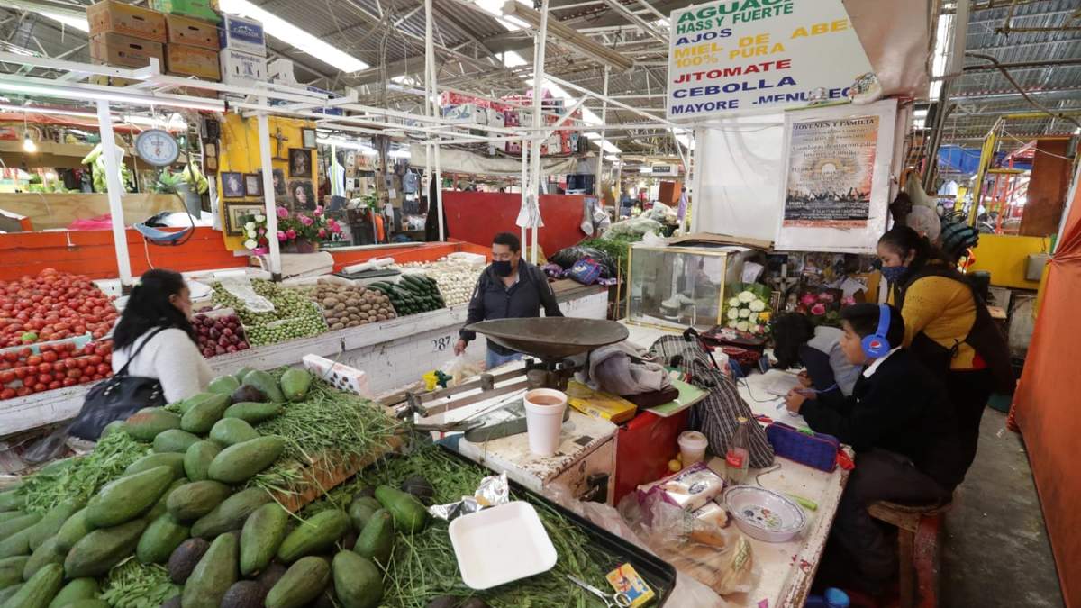 Jitomate, pollo y naranja están entre los productos que disminuyeron su precio