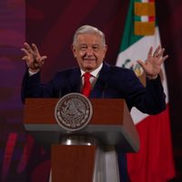 “Está bajando la inflación y el peso está fortachón”: AMLO