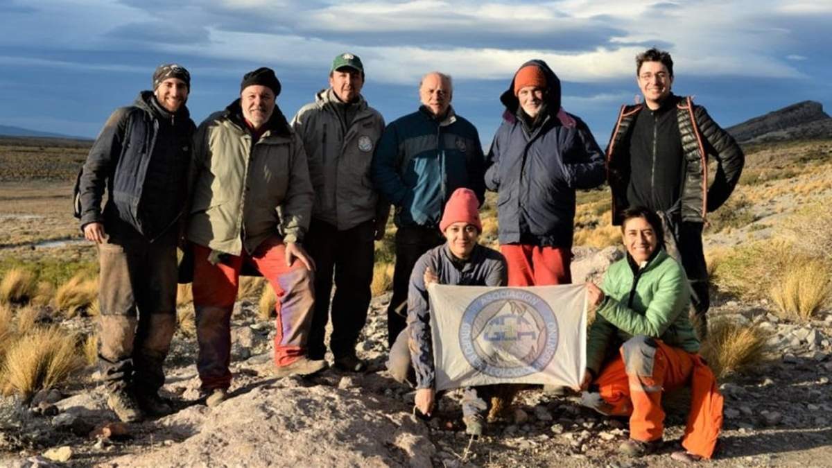 Investigadores del Sistema Cavernario Cuchillo Curá. Fuente: (Facebook)