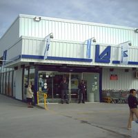 Atención: cierran la tercera sucursal de "La Anonima" en la región