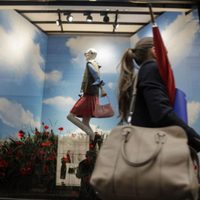 Ventas mundiales de artículos de lujo están cayendo en medio de crisis de creatividad, dice estudio