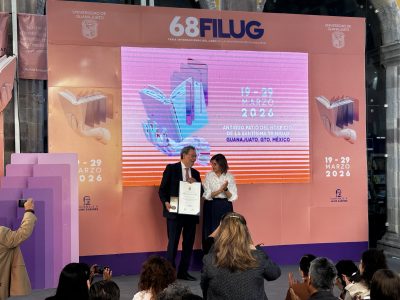 Elmer Mendoza recibe Premio Ibargüengoitia e inaugura la Feria del Libro de Guanajuato