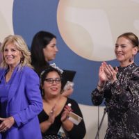 Beatriz Gutiérrez Müller y Jill Biden encabezan sesión de poesía y música ante alumnos de secundaria