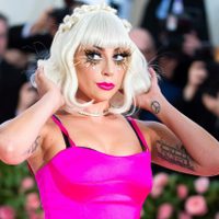 ¡Lo vuelve a hacer! Lady Gaga deslumbra con este vestuario en su nueva canción ¡Imperdible!