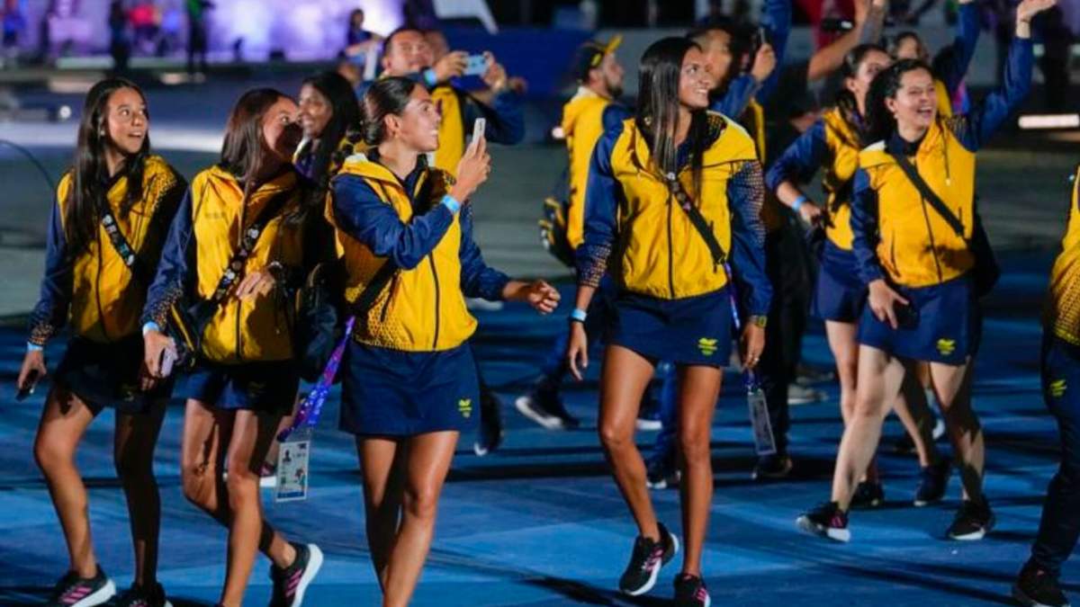 Deportistas colombianos desfilan en la ceremonia inaugural de los Juegos Centroamericanos y del Caribe