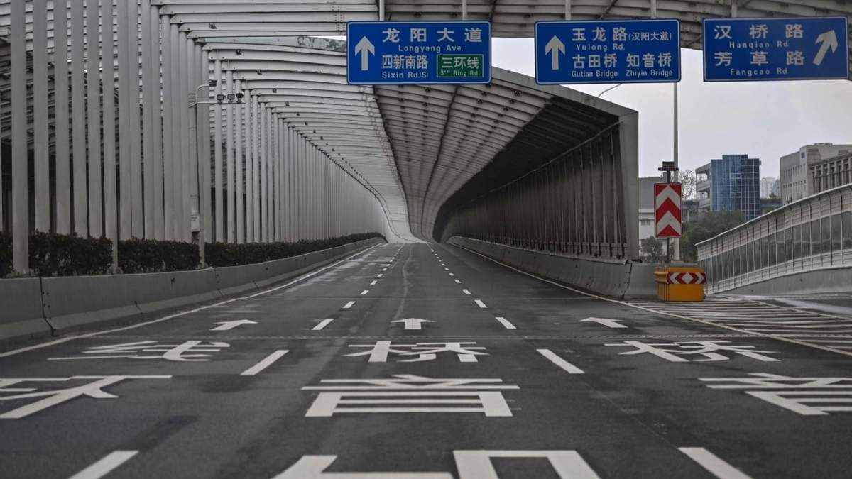 La capital de la provincia Hubei luce desolada. Fuente: (Twitter).