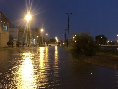 La lluvia castigó al Bajo de Neuquén con inundaciones y cortes de luz en varias zonas