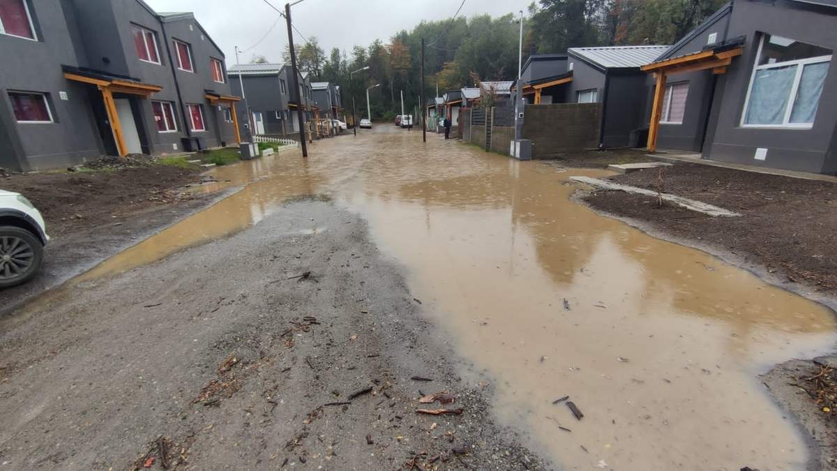 Calles anegadas en Villa La Angostura. Fuente: (Twitter).
