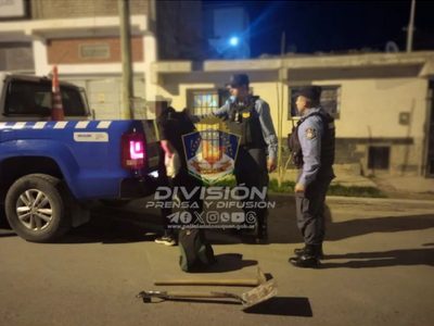 La policía de Neuquén demoró a un sujeto en la vía pública con objetos robados en su mochila