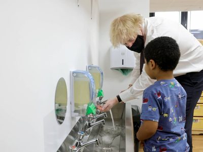 Boris Johnson pide a la población "seguir las normas" mientras avanza la desescalada en Reino Unido