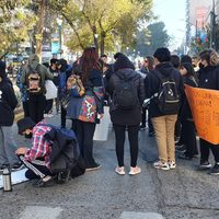 Alumnos del CPEM 34 asisten a clases en tráileres con fallas eléctricas