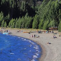 A solo 100 km de Neuquén: los lagos ideales para vivir un día de playa en la Patagonia