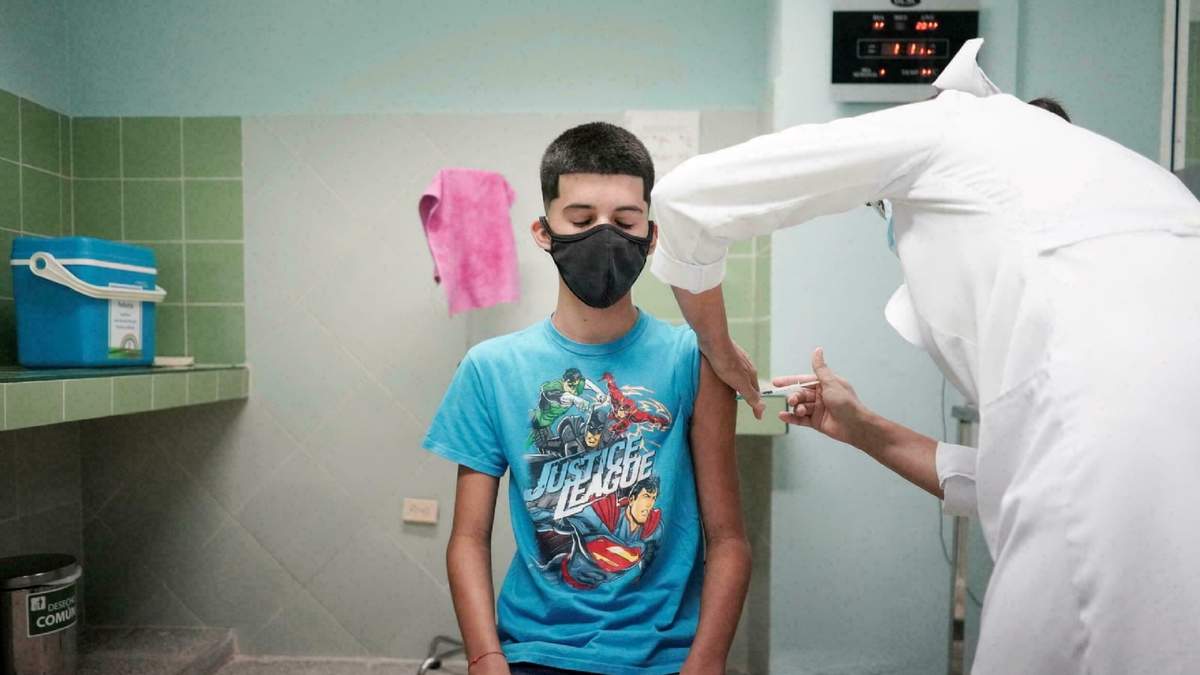 Ensayo en adolescentes de vacunas contra el coronavirus en Cuba. Fuente: (Twitter)