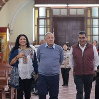AMLO llama “alcahuetes” a intelectuales que participaron en la “Marcha por Nuestra Democracia”
