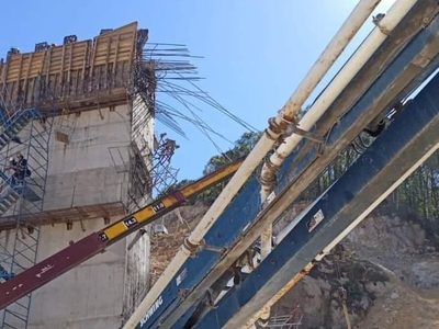 Se desploma estructura en carretera de Hidalgo; hay seis lesionados
