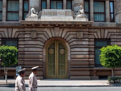 Mejoran ligeramente expectativas de crecimiento en encuesta de Banxico