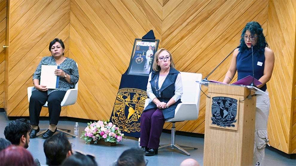 La madre de la alumna, Rosa Amarilis Zárate y Rosa María Soto