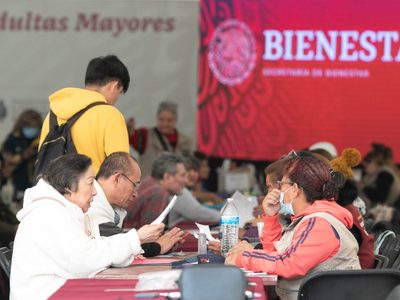 Adultos mayores recibirán hasta tres pagos en noviembre