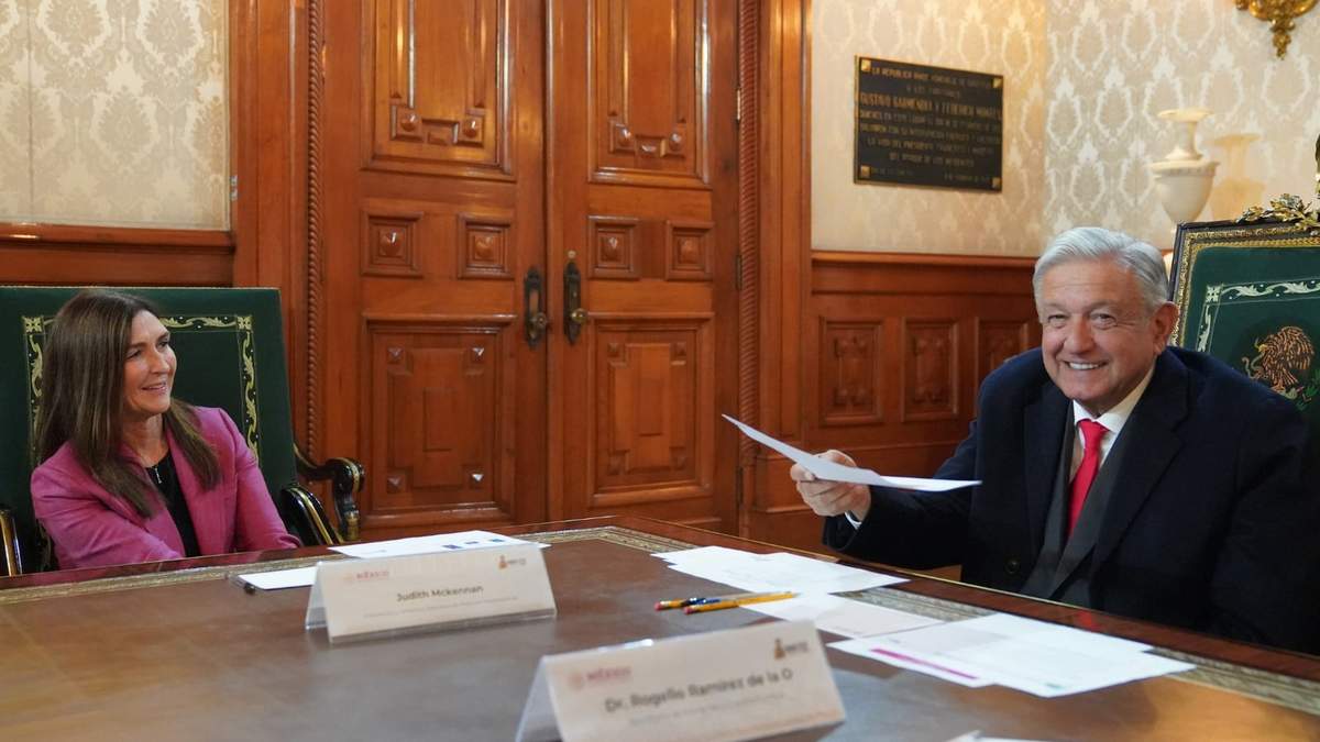 El presidente junto a la directora ejecutiva
