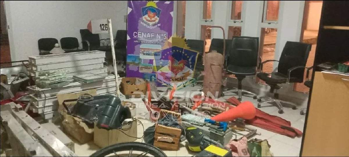 Herramientas recuperadas por el CENAF 5 en Rincón de los Sauces. Fuente: (Policía de Neuquén)