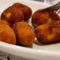 Sancionan a supermercado por despedir a empleado que se comió una croqueta