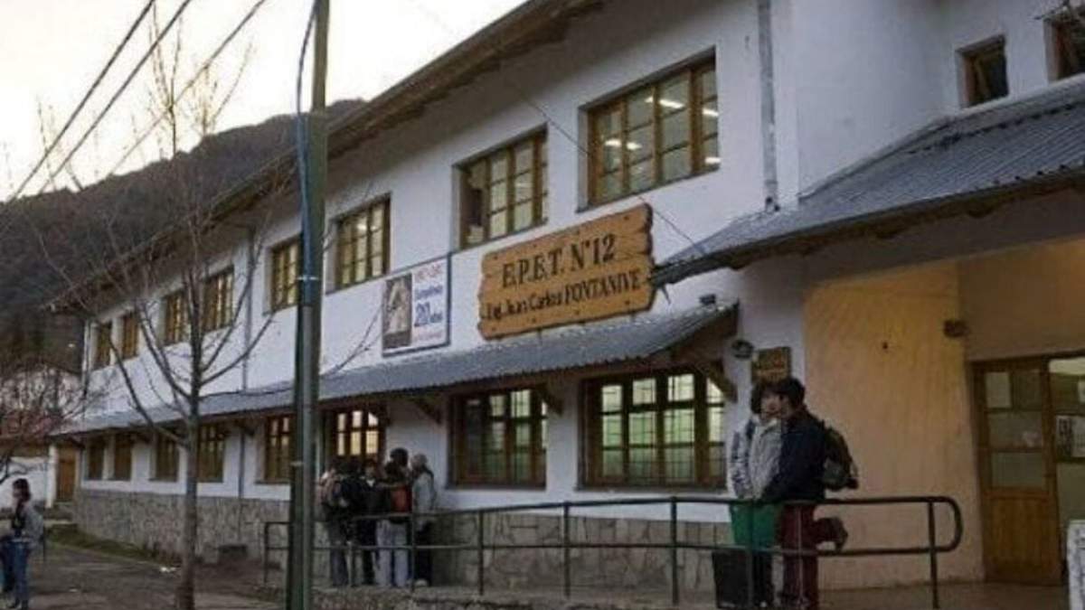 EPET 12 en San Martín de los Andes. Fuente: (Change.org)