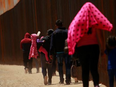 EE. UU. empieza a reunir a las familias separadas por la política migratoria de Trump