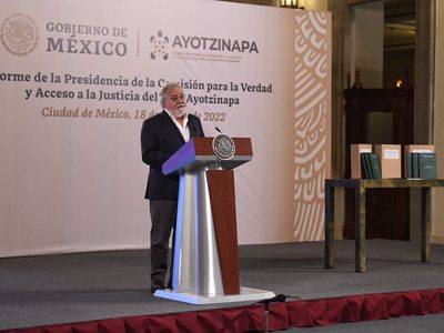 No hay indicios de que los 43 normalistas de Ayotzinapa se "encuentren con vida": Encinas