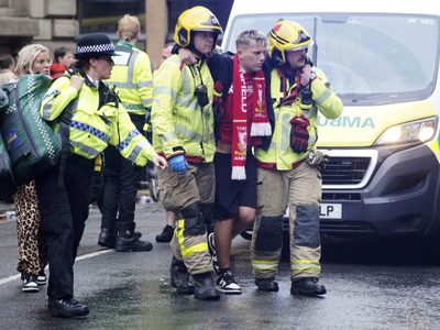 Atropello a aficionados del Liverpool deja 27 hospitalizados, incluidos cuatro niños