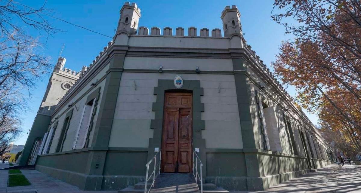 El gobierno de Neuquén decidió una reducción en gastos políticos por 32  mil millones de pesos en el año. Fuente: (Gobierno de Neuquén)