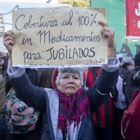 Jubilados marchan a PAMI por la quita de medicamentos
