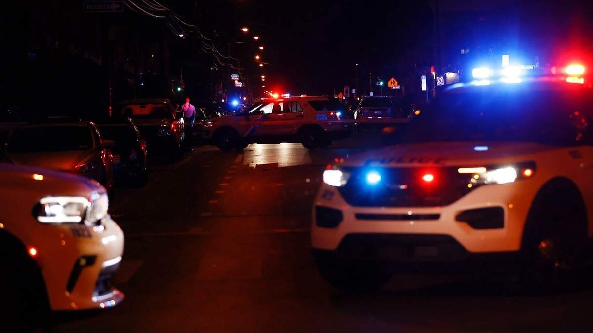 La policía investiga en la calle 56 después de que varias personas fueron baleadas el lunes